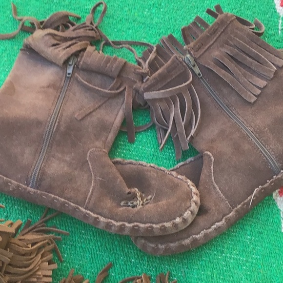 Suede fringe moccasin boots - Picture 2 of 7